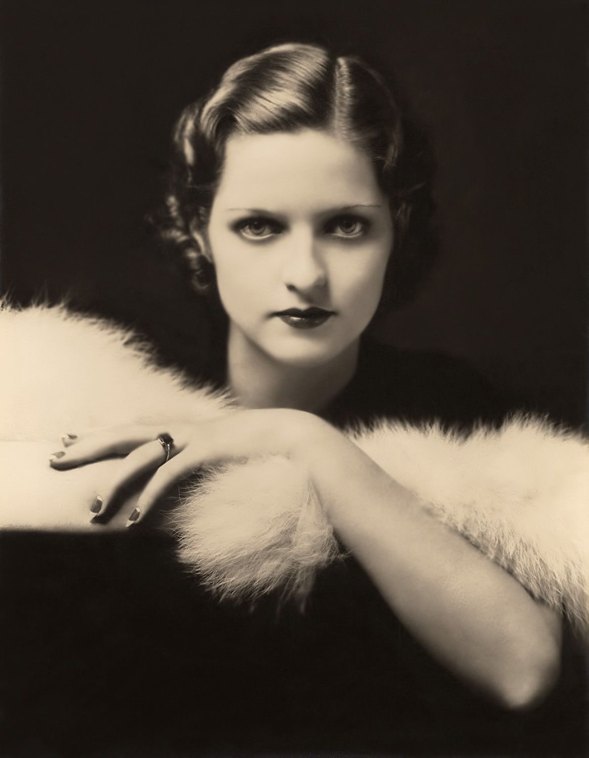 Alfred Cheney Johnston_1931_Ziegfeld Follies Girls_Dorothy Flood (fur).jpg